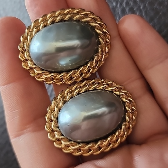 VTG Kenneth Jay Lane clip on earrings - Picture 2 of 9